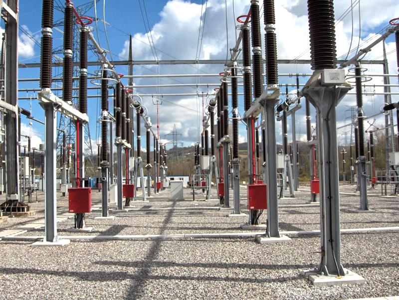 Electrical and mechanical assembly of the Soto de Ribera 400 kV substation