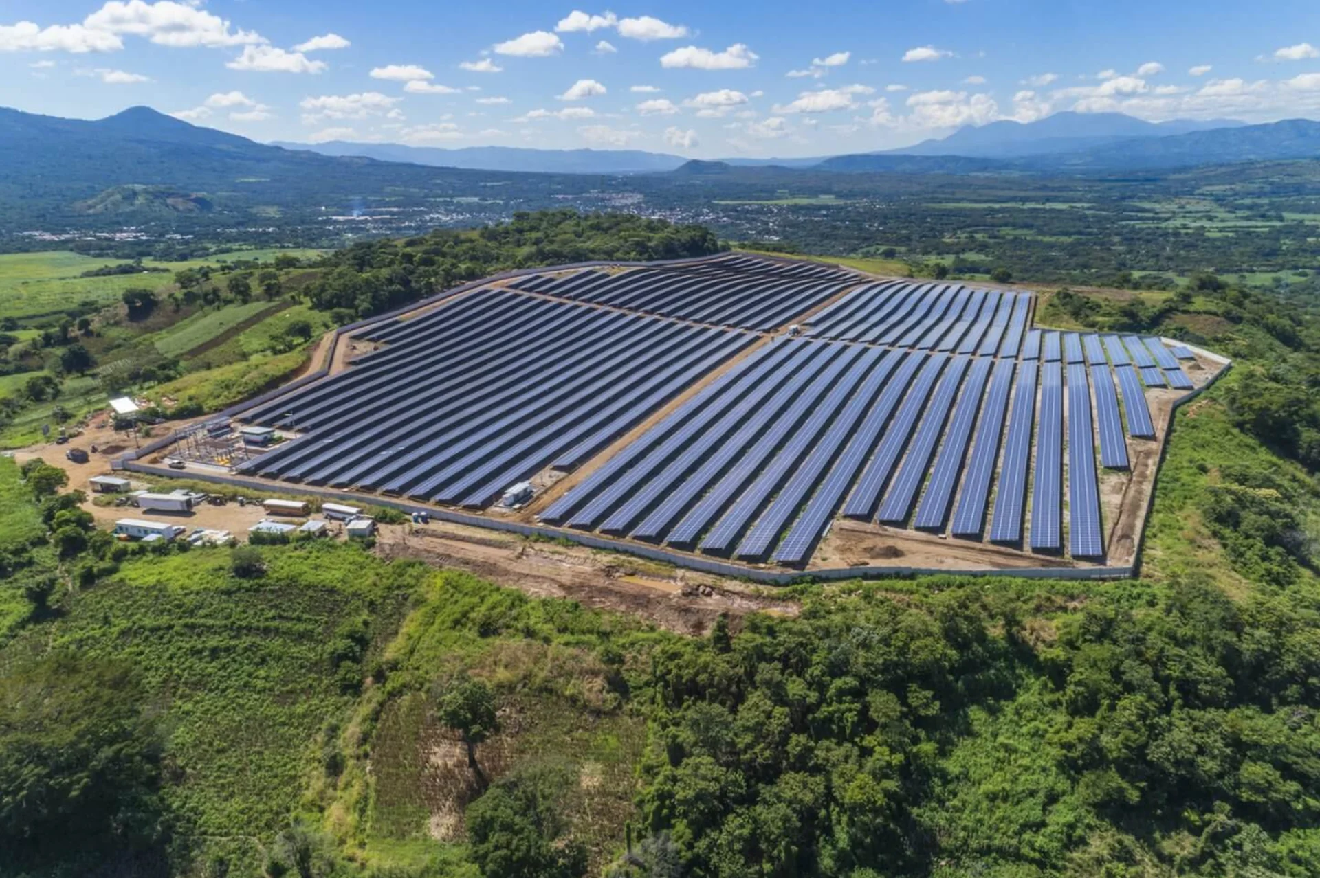 Premios para 2 proyectos solares de ISASTUR