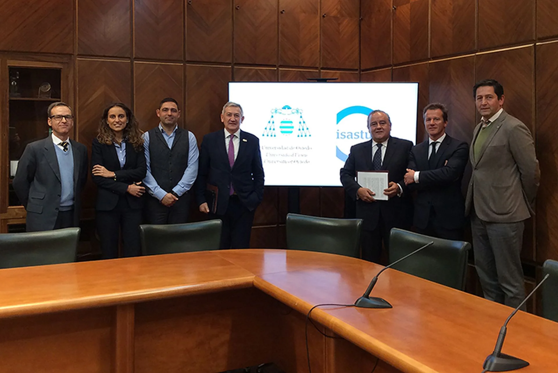 La Universidad de Oviedo e ISASTUR crean una cátedra centrada en el desarrollo sostenible de las energías renovables