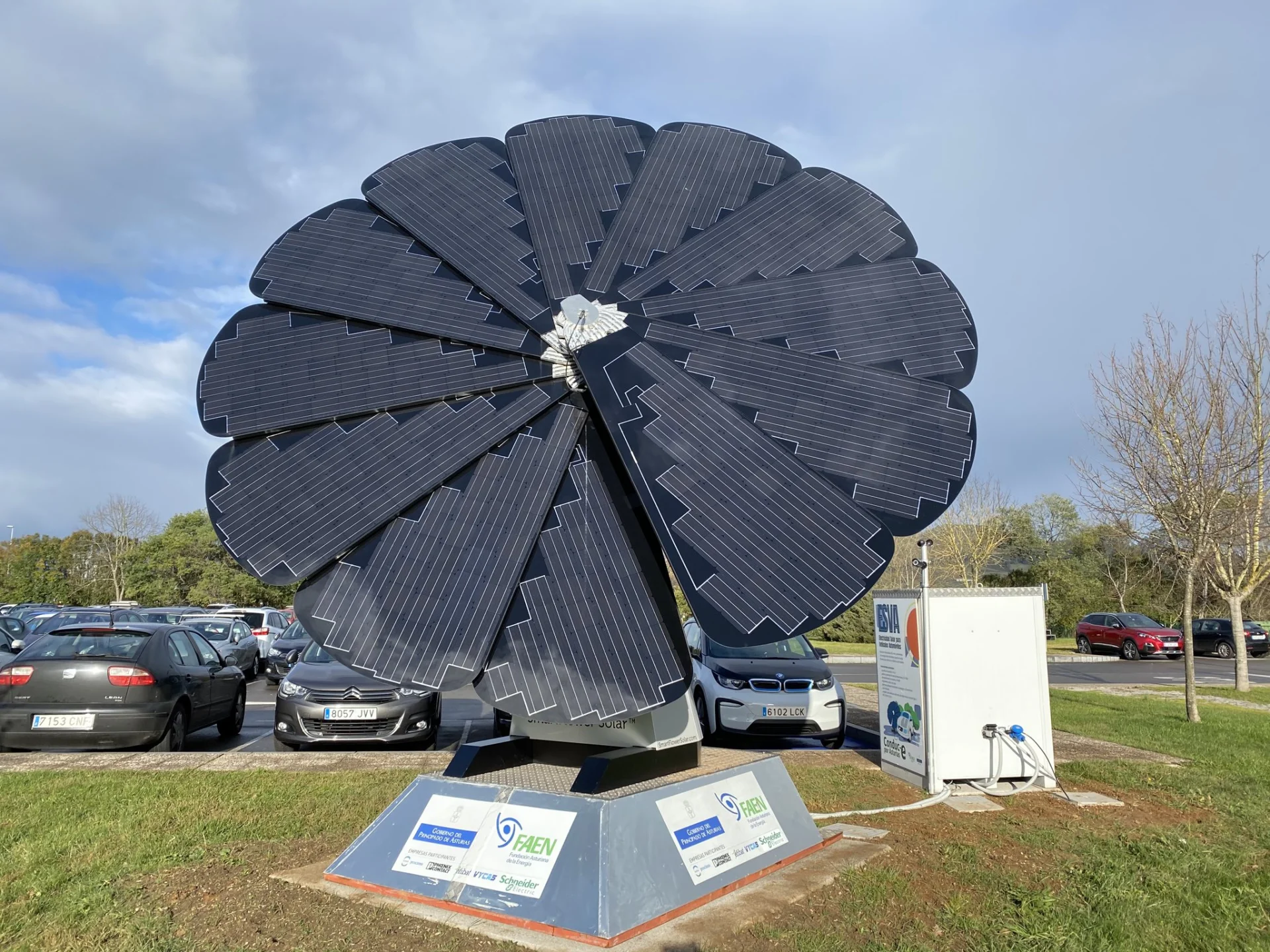 Inaugurado el primer punto de recarga de vehículos eléctricos del Parque Tecnológico de Asturias