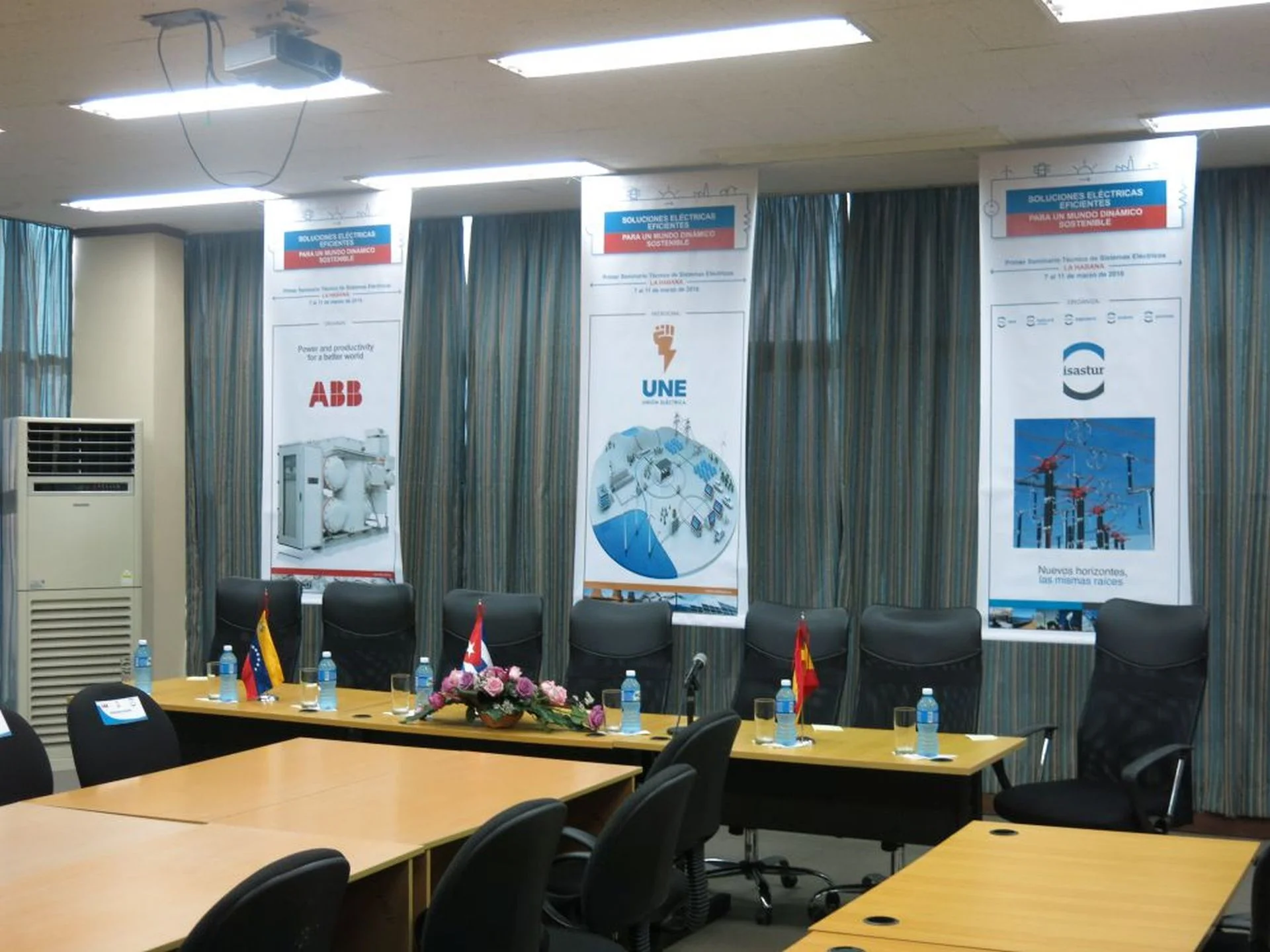 ISASTUR abre la reflexión sobre el futuro energético en Cuba