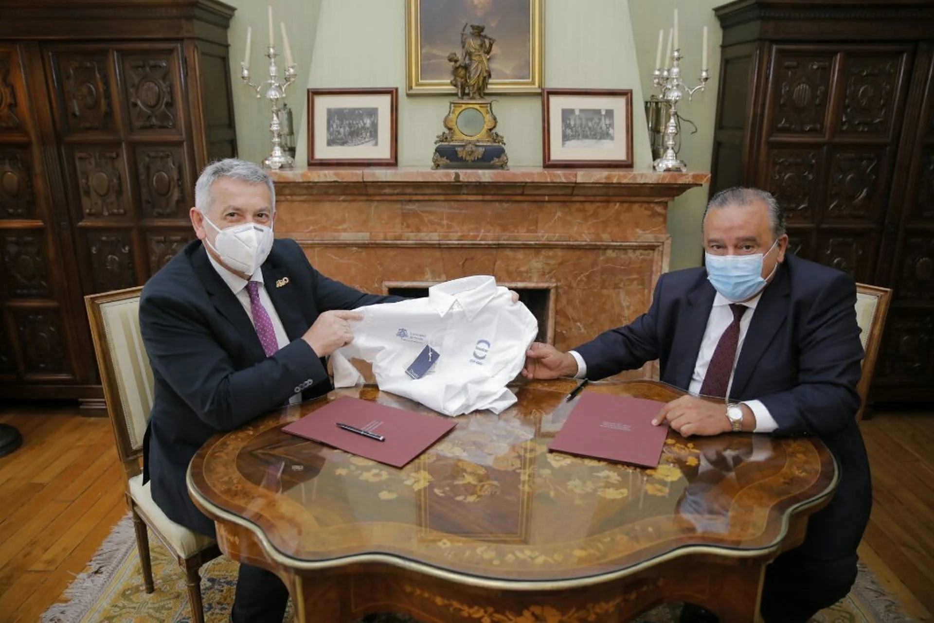 La Universidad de Oviedo y el Grupo ISASTUR renuevan su colaboración para el fomento del deporte universitario