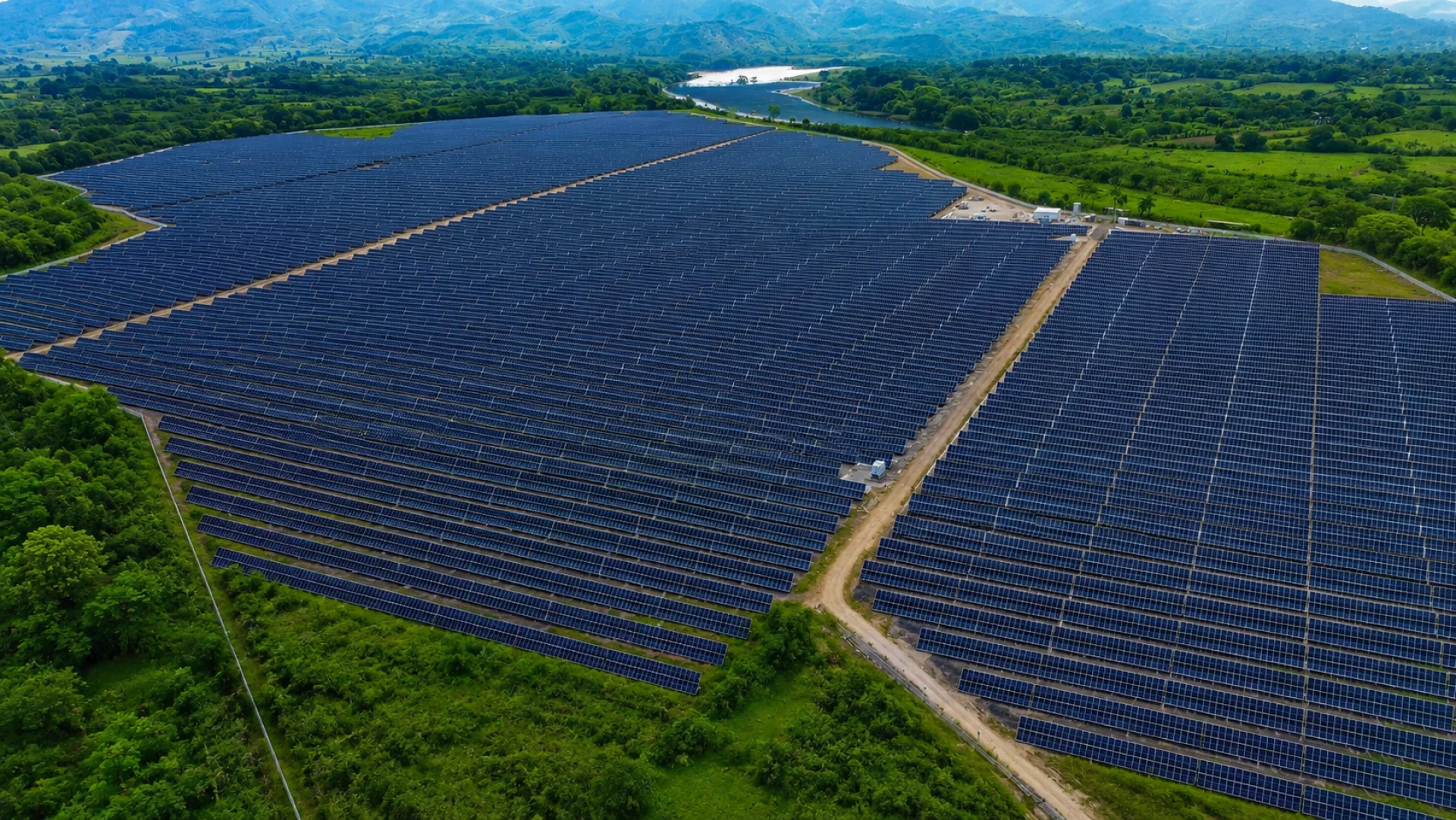 ISASTUR asiste a la inauguración del parque fotovoltaico Santa Ana IV