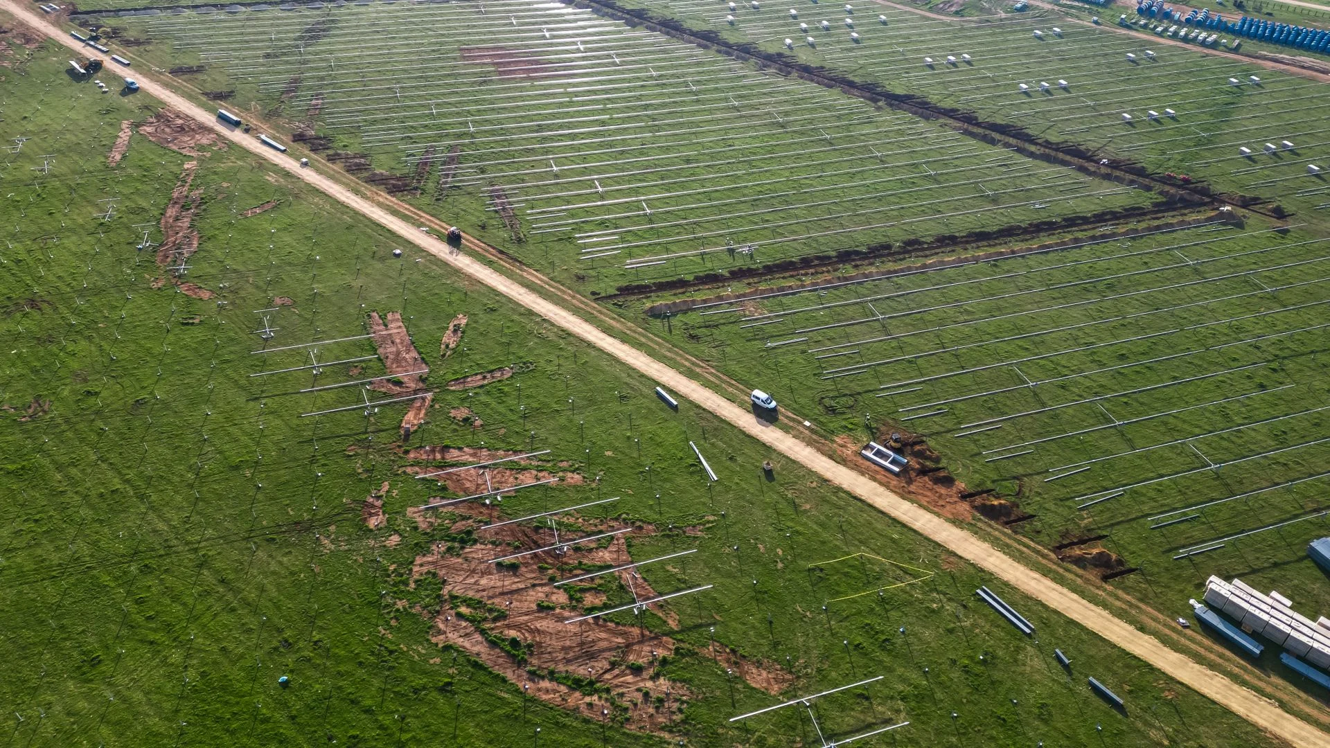 Plantas fotovoltaicas Basir, Navuelos y Señora de la Oliva