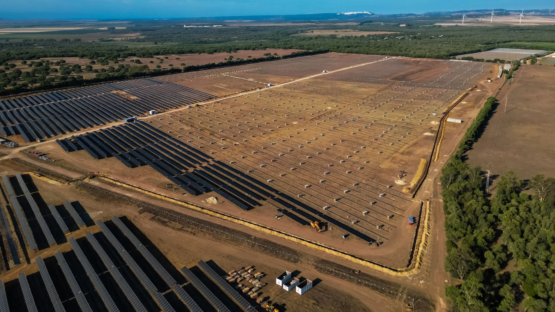 Plantas fotovoltaicas Basir, Navuelos y Señora de la Oliva