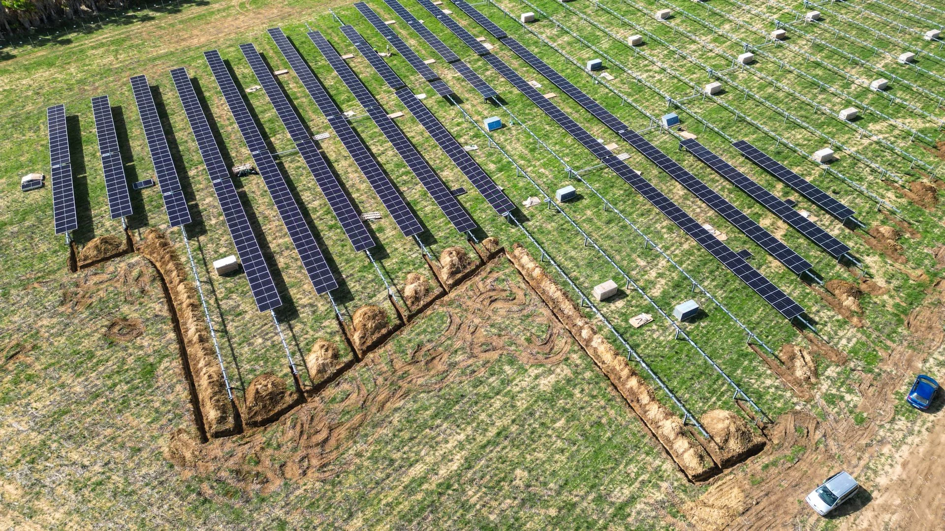 Plantas fotovoltaicas Basir, Navuelos y Señora de la Oliva